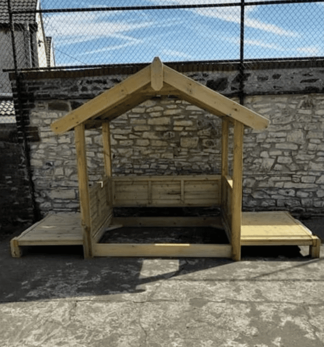 1.6m x 1.6m Sandpit Stage and Shelter 1.6m x 1.6m Sandpit Stage and Shelter